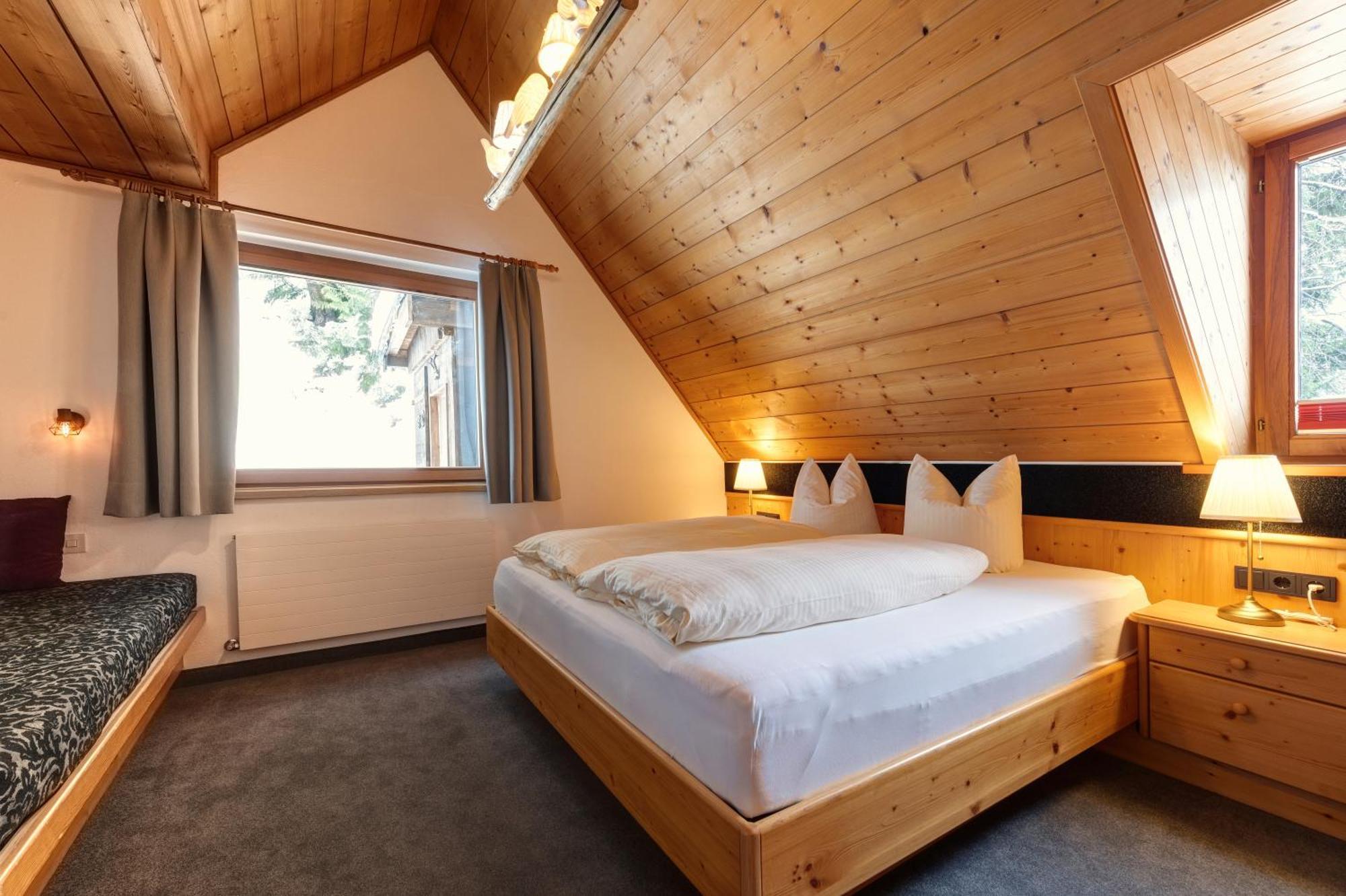 Hotel Pension Kirchplatz St Anton am Arlberg Værelse billede