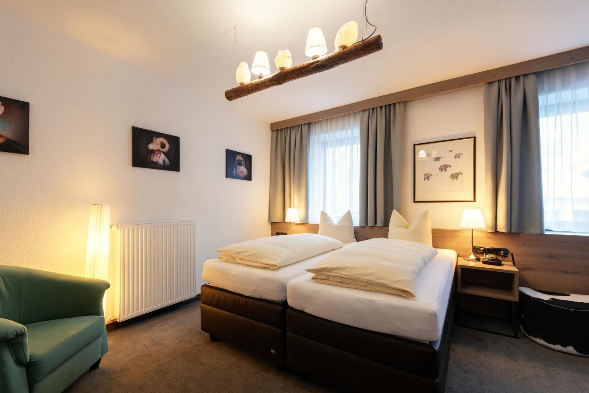Hotel Pension Kirchplatz St Anton am Arlberg Værelse billede