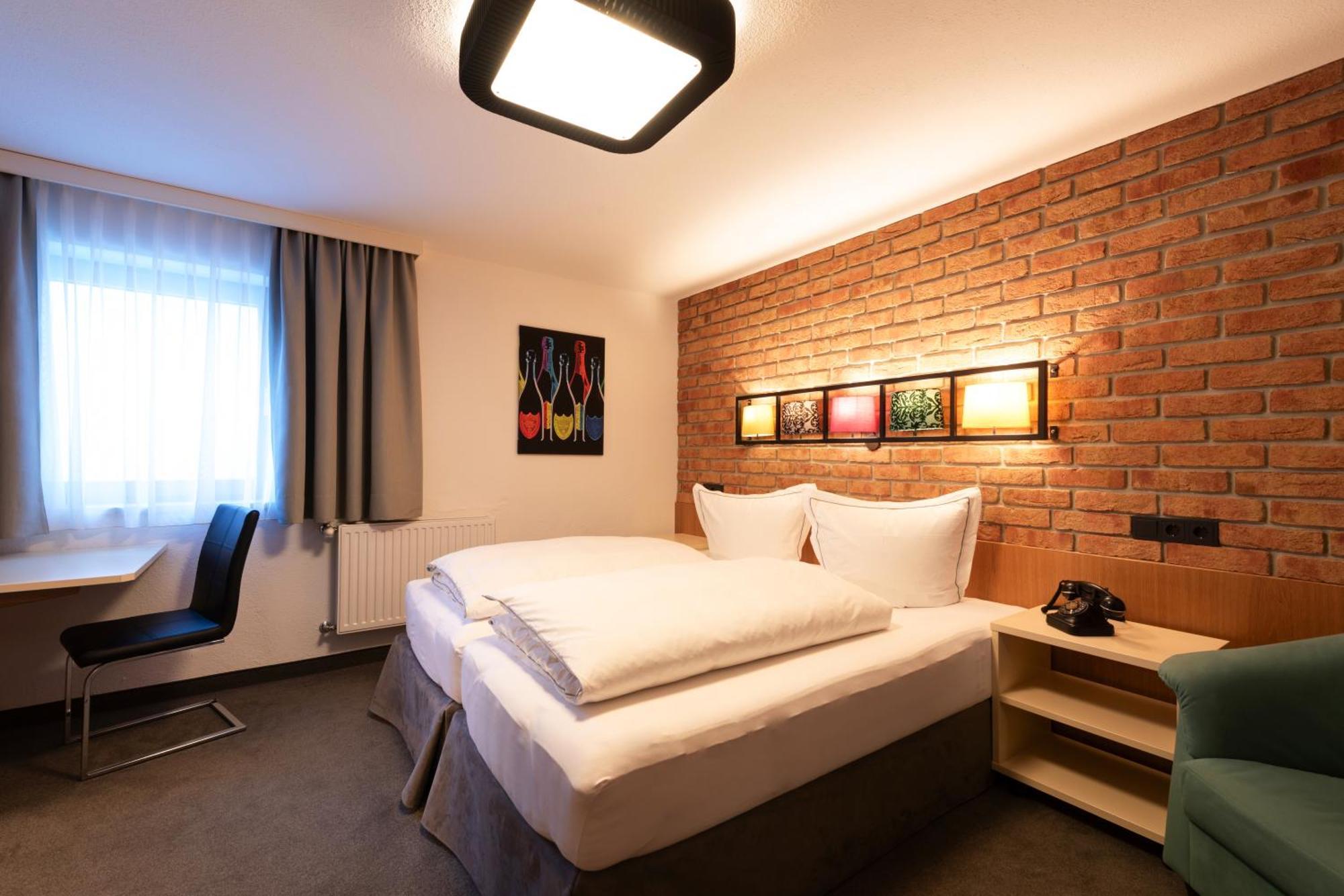 Hotel Pension Kirchplatz St Anton am Arlberg Værelse billede