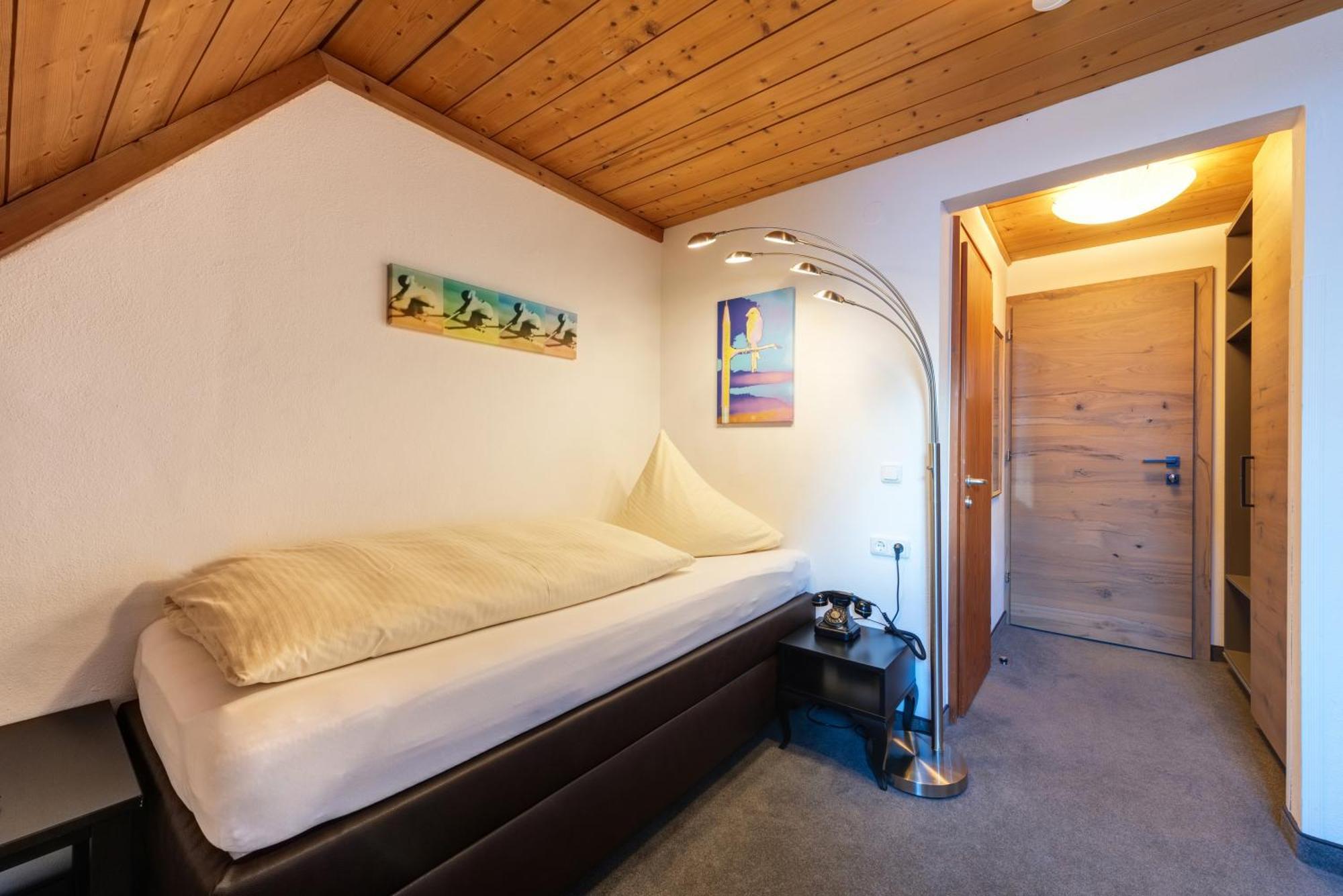 Hotel Pension Kirchplatz St Anton am Arlberg Værelse billede