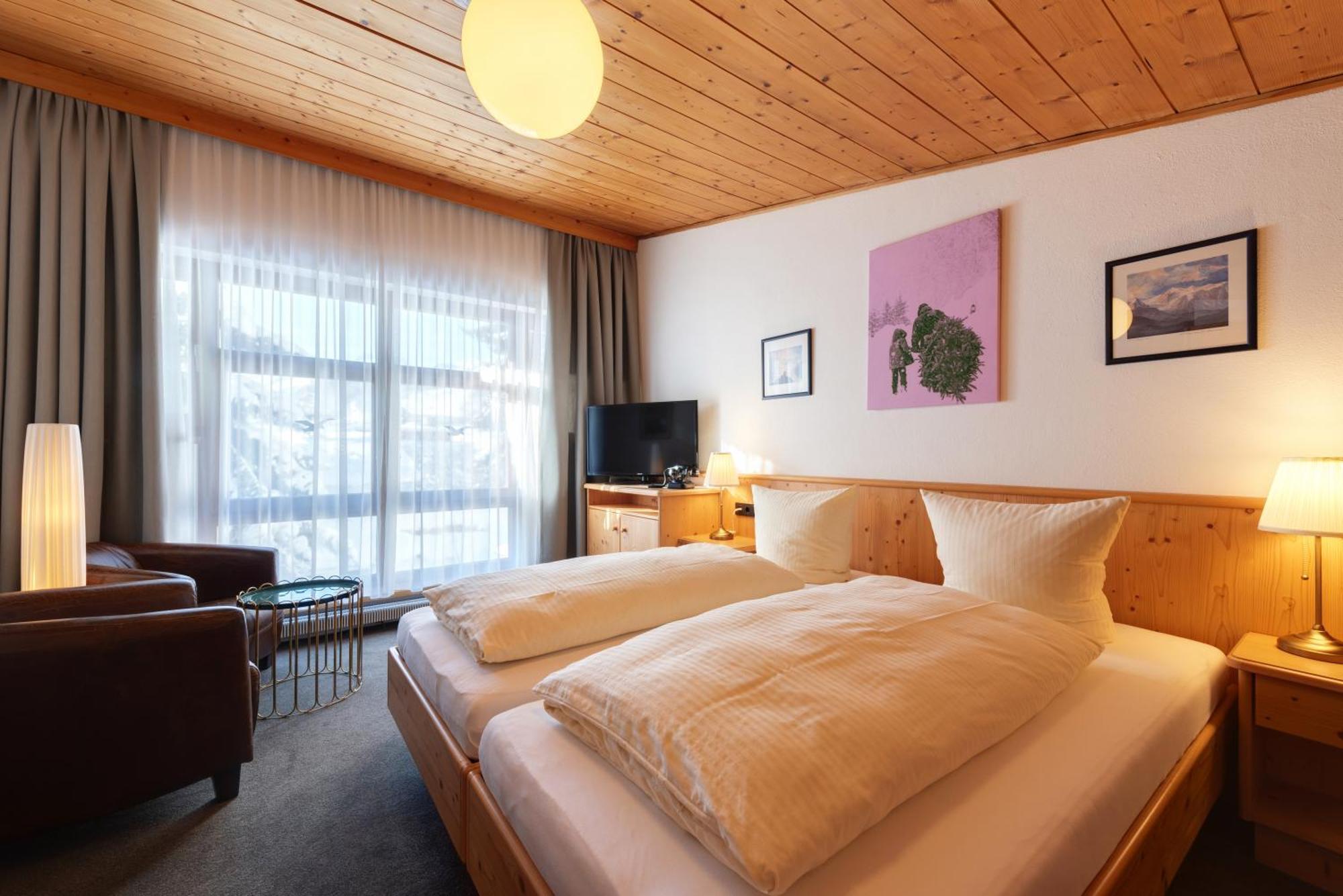 Hotel Pension Kirchplatz St Anton am Arlberg Værelse billede